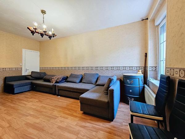 Immeuble avec appartement T4 de 136m² + murs commerciaux