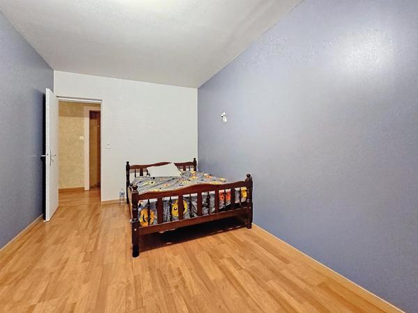 Immeuble avec appartement T4 de 136m² + murs commerciaux