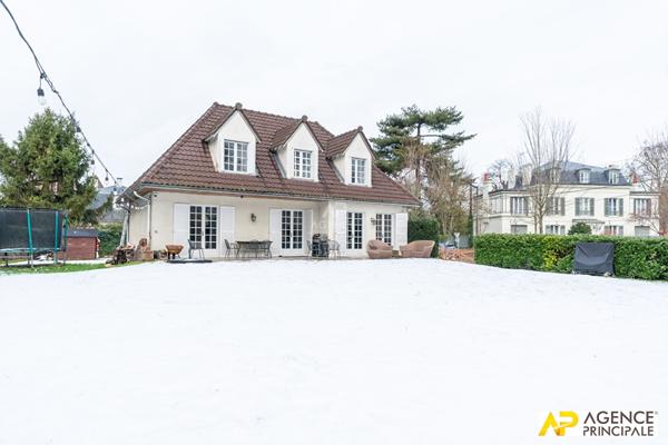 Maison Maisons Laffitte 6 pièce(s) - beau terrain - Parc €1 630 000 ** - Référence 12954