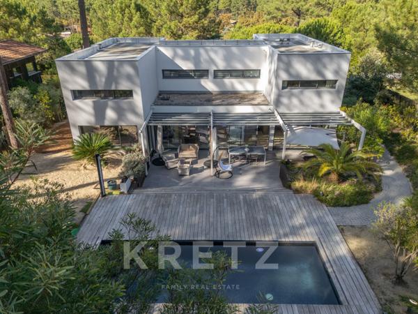 Villa contemporaine aux lignes pures et à l’élégance naturelle