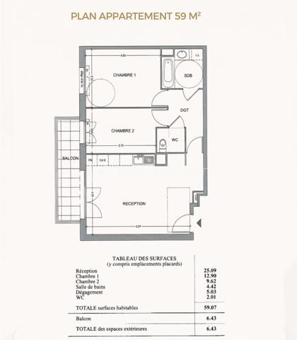 Dans une résidence récente, cet appartement de 59 m² offre un cadre de vie fonctionnel, à quelques minutes à pied des commerces du quotidien et des écoles.
L'entrée dessert un séjour lumineux avec cuisine ouverte, pièce de vie principale ouvrant sur un balcon. Le côté nuit se compose de deux chambres, dont une belle chambre spacieuse et une seconde donnant sur le prolongement du balcon. La salle de bains permet d'installer un lave-linge sans contrainte. Les toilettes sont séparées.
L'appartement dispose d'une place de parking, et la résidence est équipée d'un ascenseur. L'arrêt de bus se trouve au pied de l'immeuble, ce qui facilite les déplacements au quotidien, comptez environ 15 minutes pour rejoindre la gare de Sartrouville, desservie par le RER A et la ligne L du Transilien.
Un bien récent, agréable à vivre et bien situé,