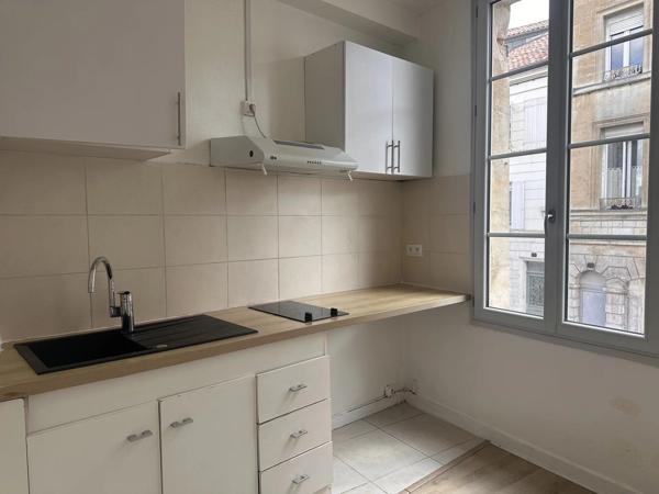 Location                                                      Appartement
                        
                     2 pièces                      25 m2                     à Niort