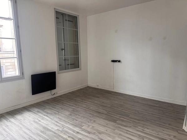 Location                                                      Appartement
                        
                     2 pièces                      25 m2                     à Niort