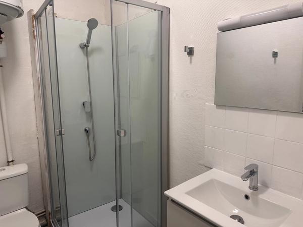 Location                                                      Appartement
                        
                     2 pièces                      25 m2                     à Niort