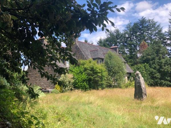 A VENDRE BERRIEN MAGNIFIQUE MAISON DE CARACTERE EN PIERRES AVEC TERRAIN