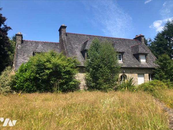 A VENDRE BERRIEN MAGNIFIQUE MAISON DE CARACTERE EN PIERRES AVEC TERRAIN