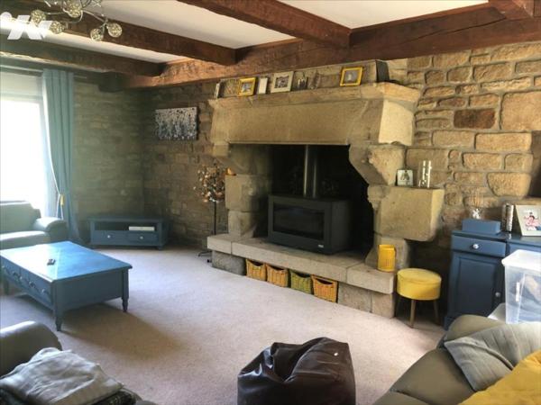 A VENDRE BERRIEN MAGNIFIQUE MAISON DE CARACTERE EN PIERRES AVEC TERRAIN
