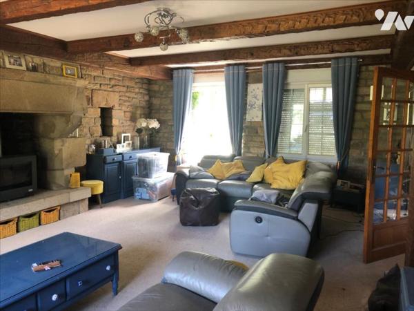 A VENDRE BERRIEN MAGNIFIQUE MAISON DE CARACTERE EN PIERRES AVEC TERRAIN