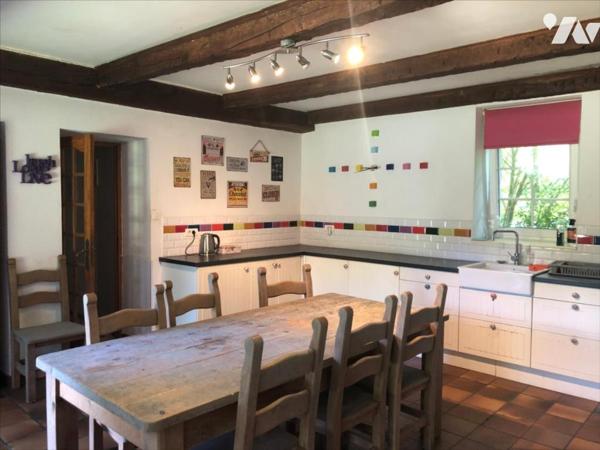 A VENDRE BERRIEN MAGNIFIQUE MAISON DE CARACTERE EN PIERRES AVEC TERRAIN