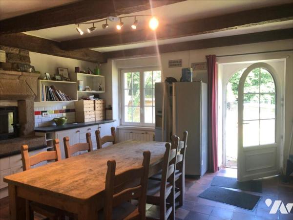 A VENDRE BERRIEN MAGNIFIQUE MAISON DE CARACTERE EN PIERRES AVEC TERRAIN