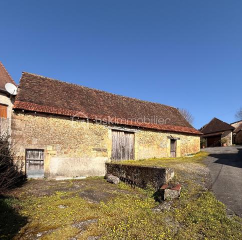 Grange à rénover – 125 m² – Hameau calme

Située sur les hauteurs d’Auriac-du-Périgord, au cœur d’un petit hameau paisible et plein de charme, cette grange en pierre d’environ 125 m² au sol offre un beau potentiel de transformation en maison d'habitation. 

Le bâtiment se compose actuellement d’un grand volume permettant d’imaginer facilement l’aménagement d’une future habitation pleine de caractère. 
Son emplacement privilégié, dans un environnement calme et naturel, en fait un lieu idéal pour un projet de résidence principale, secondaire ou locative.

Des travaux sont à prévoir, notamment la réfection de la toiture ainsi que la création d’un système d’assainissement individuel.

Cette grange représente une belle opportunité pour les amoureux de la pierre et les projets de rénovation souhaitant créer un lieu de vie sur mesure dans un cadre authentique du Périgord.


Barn to renovate – 125 m² – Quiet hamlet – Auriac-du-Périgord
Located on the heights of Auriac-du-Périgord, in the heart of a small, peaceful and charming hamlet, this stone barn of approximately 125 m² of floor space offers great potential to be converted into a residential home.
The building currently consists of a large open space, making it easy to imagine the layout of a future characterful home.
Its privileged location in a quiet and natural setting makes it an ideal place for a main residence, holiday home, or rental project.
Renovation work will be required, including roof repairs and the installation of an individual sanitation system.
This barn represents a great opportunity for lovers of stone buildings and renovation projects, wishing to create a bespoke living space in the authentic setting of the Périgord.