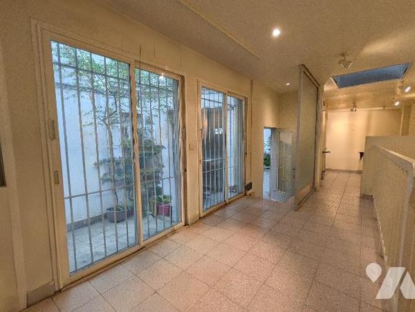 Local commercial à vendre rue Beaubourg dans le quartier Rambuteau