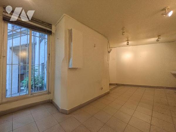 Local commercial à vendre rue Beaubourg dans le quartier Rambuteau