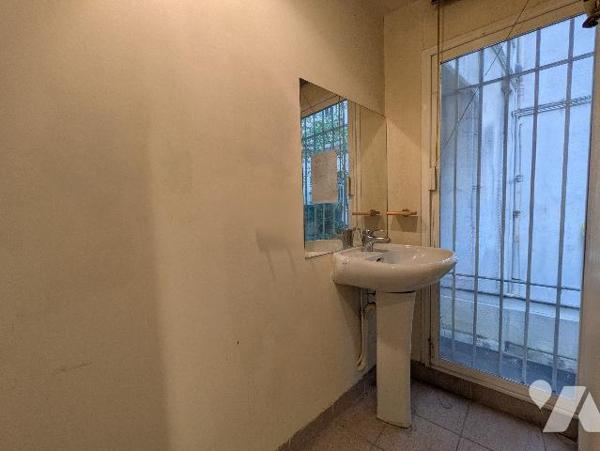 Local commercial à vendre rue Beaubourg dans le quartier Rambuteau