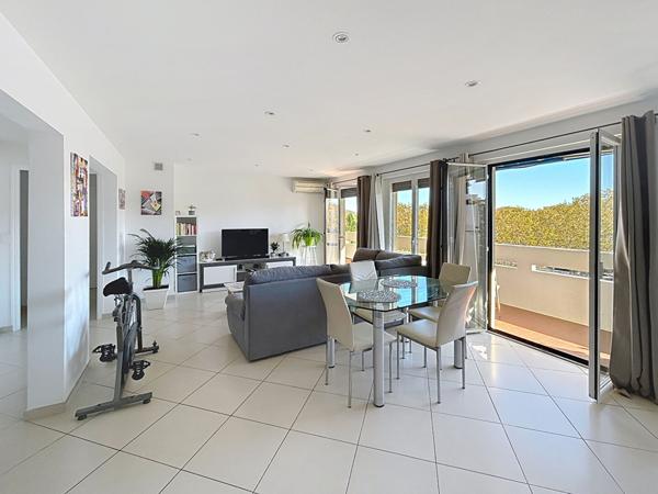 FREJUS PLAGE, APPARTEMENT 3 PIECES, TERRASSE ET CAVE