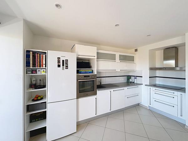 FREJUS PLAGE, APPARTEMENT 3 PIECES, TERRASSE ET CAVE