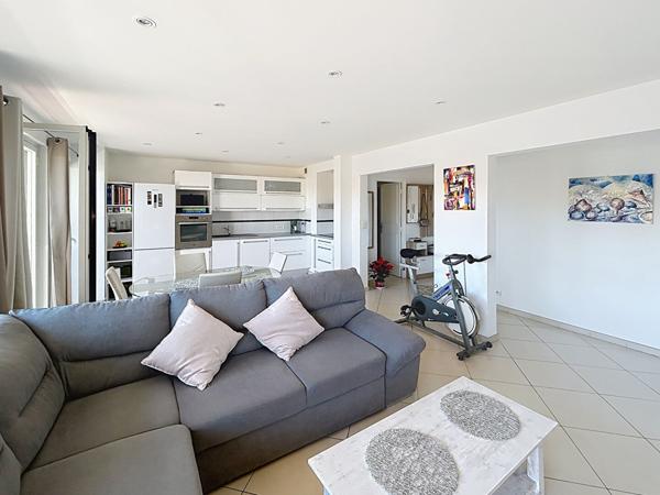 FREJUS PLAGE, APPARTEMENT 3 PIECES, TERRASSE ET CAVE