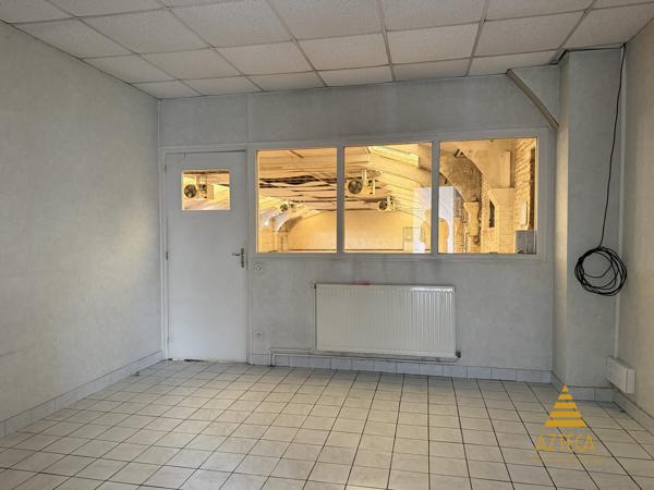 RARE – Ensemble professionnel 750 m² | Plein centre de Caudry | Parking privé clôturé ~100 véhicules
