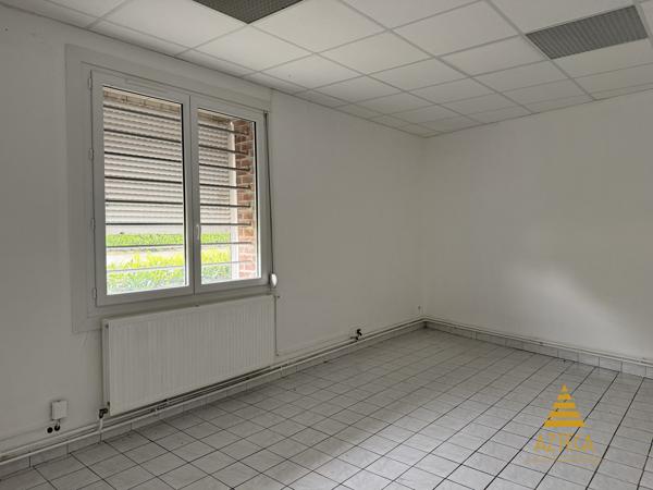 RARE – Ensemble professionnel 750 m² | Plein centre de Caudry | Parking privé clôturé ~100 véhicules