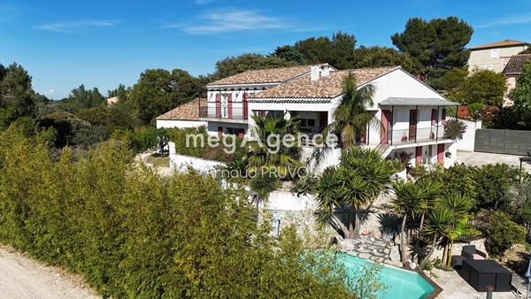 Maison à Arles, 13200 - 9 pièces 217m²