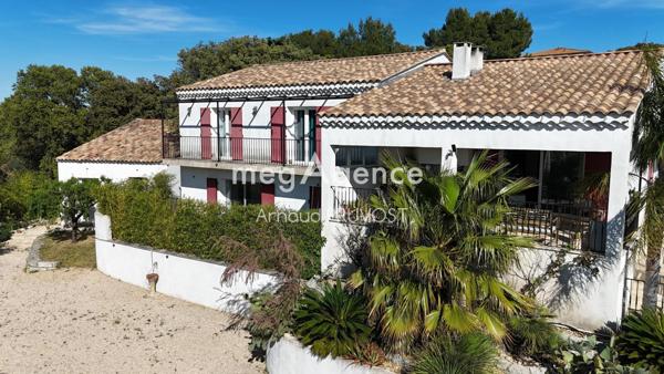 Maison à Arles, 13200 - 9 pièces 217m²