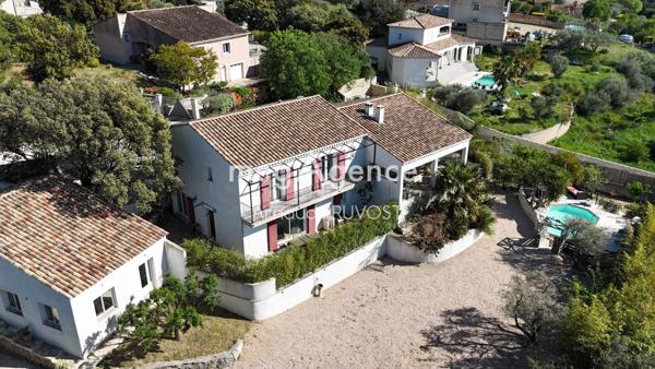 Maison à Arles, 13200 - 9 pièces 217m²