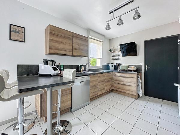 Maison récente 4 chambres avec garage à Teloché