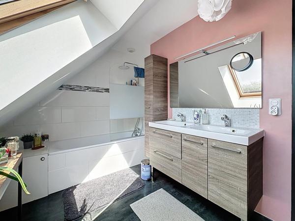 Maison récente 4 chambres avec garage à Teloché