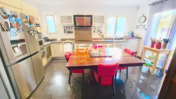 Maison T6 d'environ 194 m² implantée sur 327 m²