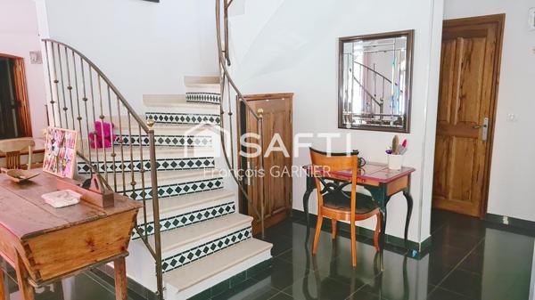 Maison T6 d'environ 194 m² implantée sur 327 m²