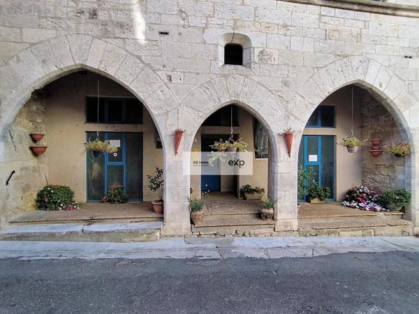 PUYLAROQUE – cœur de bastide, local en pierres 56 m² + cave voûtée