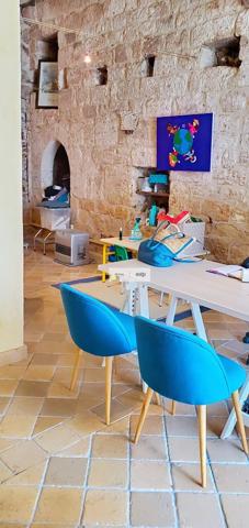 PUYLAROQUE – cœur de bastide, local en pierres 56 m² + cave voûtée