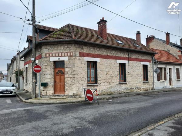 ENV 20MN de SOISSONS sur le secteur de VAILLY SUR AISNE proche du centre ville, immeuble de rap...