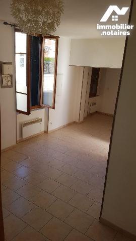 ENV 20MN de SOISSONS sur le secteur de VAILLY SUR AISNE proche du centre ville, immeuble de rap...