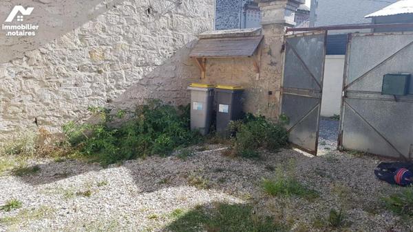 ENV 20MN de SOISSONS sur le secteur de VAILLY SUR AISNE proche du centre ville, immeuble de rap...