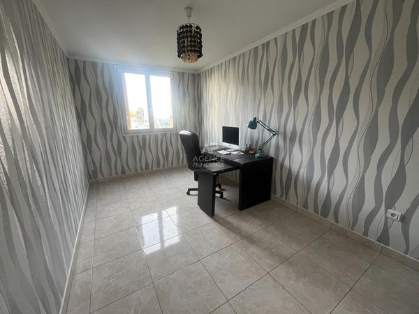 Appartement Pontoise 5 pièce(s) 94.54m2 €230 000 ** - Référence 11101