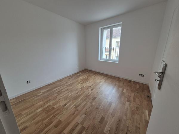 Maison de ville entièrement rénovée / 4 chambres / Chevry-Cossigny centre