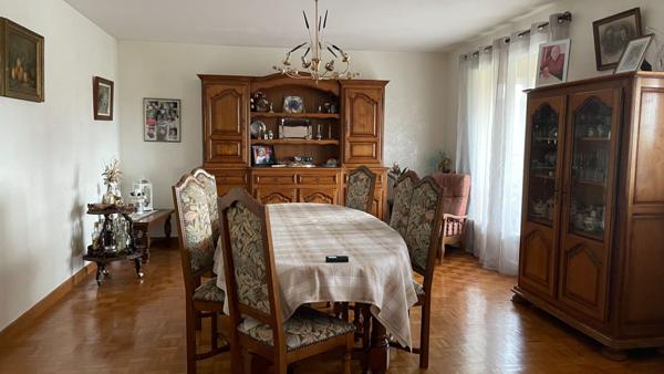 MAISON SPACIEUSE TRADITIONNELLE  7 PIECES 3000 M² TERRAIN DASLES 25230