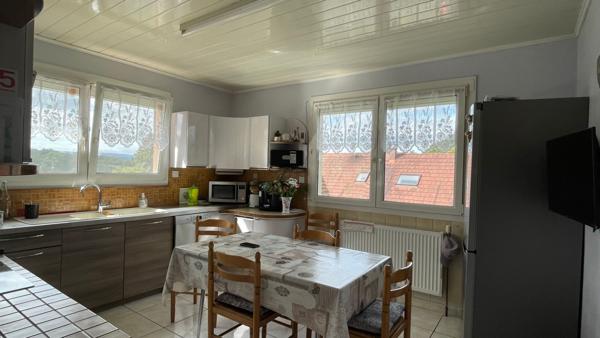 MAISON SPACIEUSE TRADITIONNELLE  7 PIECES 3000 M² TERRAIN DASLES 25230