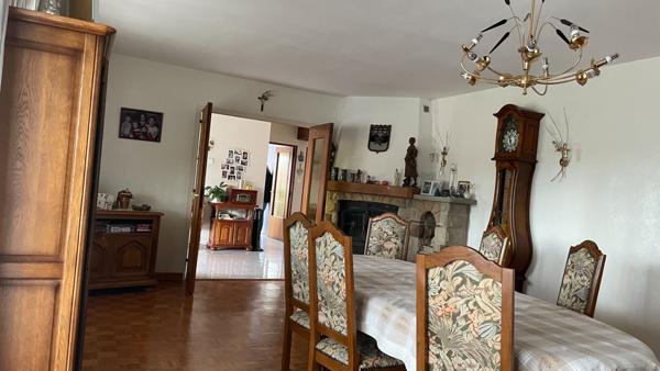 MAISON SPACIEUSE TRADITIONNELLE  7 PIECES 3000 M² TERRAIN DASLES 25230