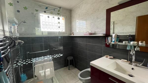 MAISON SPACIEUSE TRADITIONNELLE  7 PIECES 3000 M² TERRAIN DASLES 25230