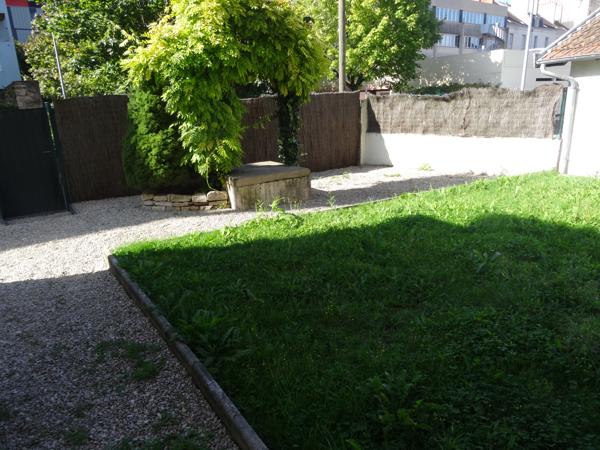 Rez de jardin
                                                                                                                                                                                                                                                                                                                        2 pièce(s)                                                                                                                                                                                                          1 chambre(s)                                                                                                                                                                                                          34  m²