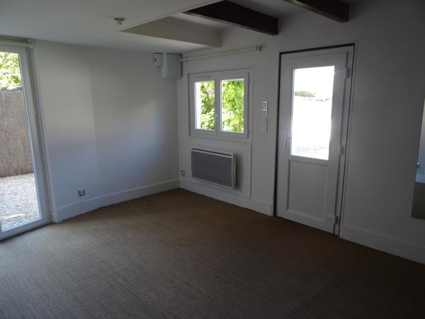 Rez de jardin
                                                                                                                                                                                                                                                                                                                        2 pièce(s)                                                                                                                                                                                                          1 chambre(s)                                                                                                                                                                                                          34  m²