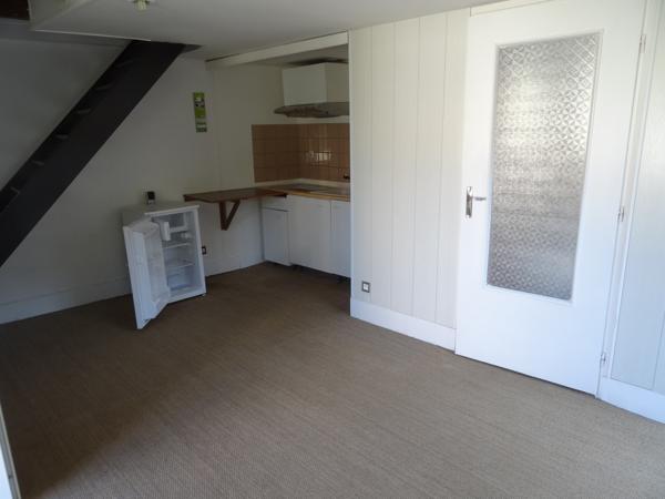 Rez de jardin
                                                                                                                                                                                                                                                                                                                        2 pièce(s)                                                                                                                                                                                                          1 chambre(s)                                                                                                                                                                                                          34  m²
