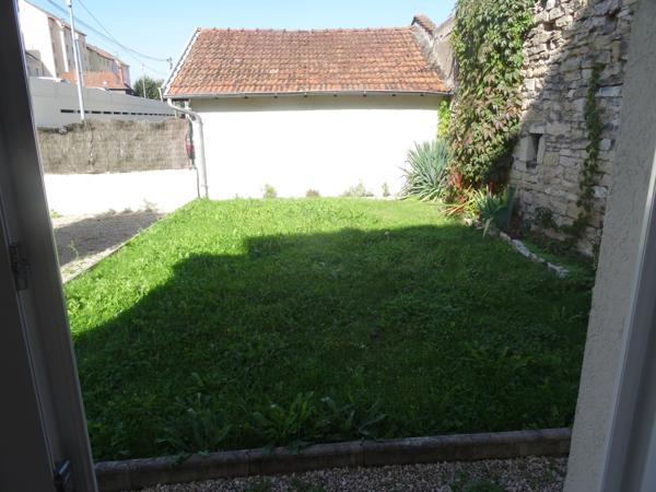 Rez de jardin
                                                                                                                                                                                                                                                                                                                        2 pièce(s)                                                                                                                                                                                                          1 chambre(s)                                                                                                                                                                                                          34  m²