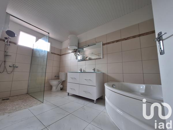 House for sale 12 rooms 442 m² Le Lamentin