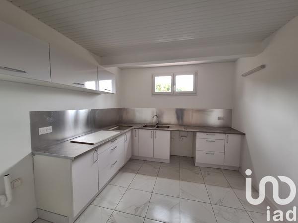 House for sale 12 rooms 442 m² Le Lamentin