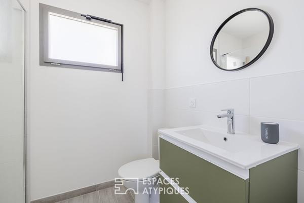 Villa neuve intimiste et lumineuse, avec terrasses et bassin