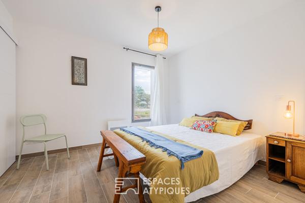 Villa neuve intimiste et lumineuse, avec terrasses et bassin