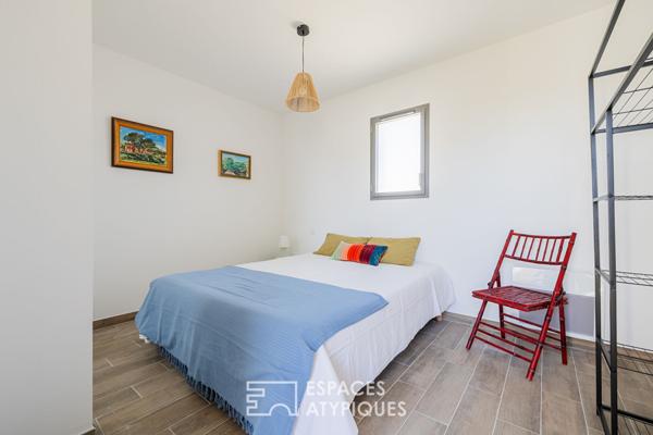 Villa neuve intimiste et lumineuse, avec terrasses et bassin